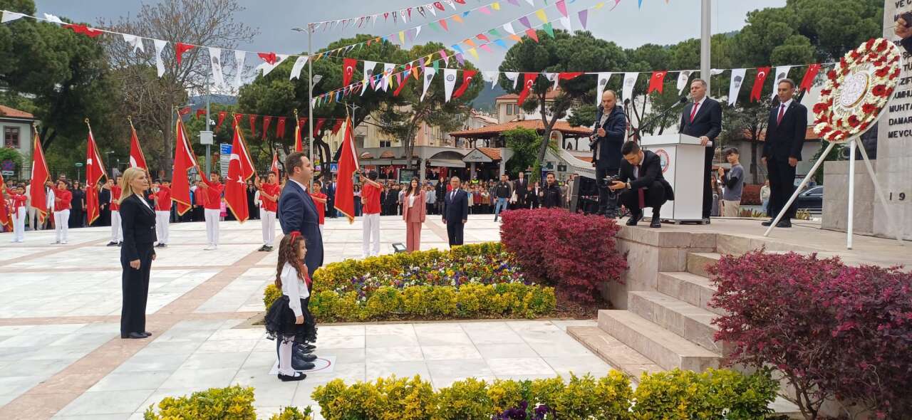 Muğla’da 23 Nisan Coşkusu Cumhuriyet Meydanı’nda Başladı 3